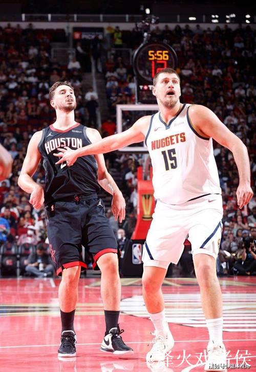 申京开局连续单挑约基奇，3投全中斩获6分